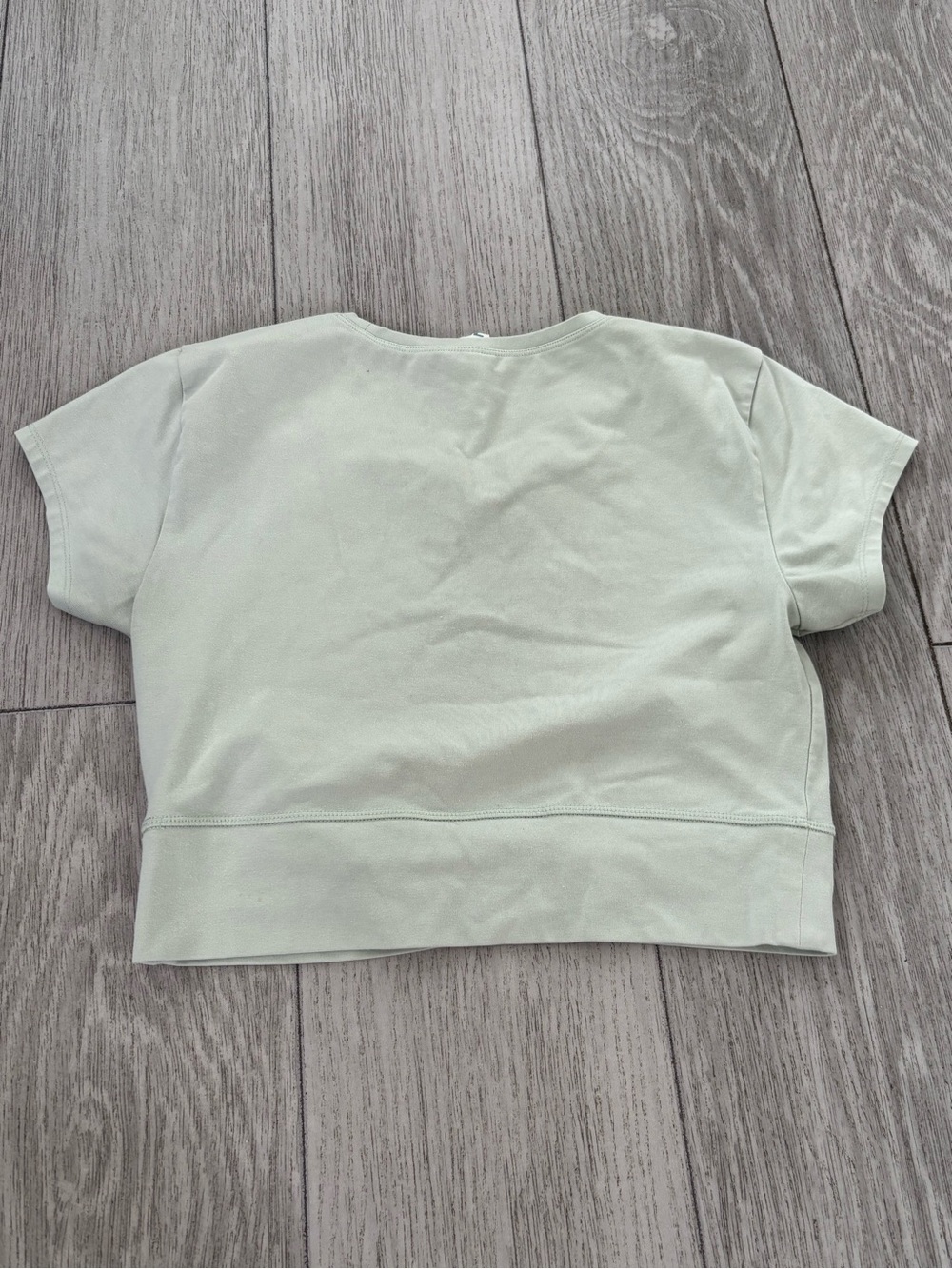Old Navy powerchill cropped tee. EUC. - Picture 3 of 5